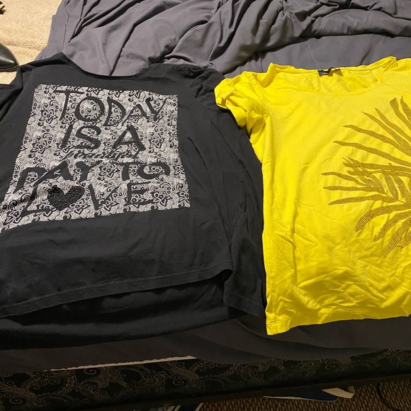 Lot of Two Tshirts - Picture 1 of 4